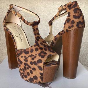 Jessica Simpson Dany T-Strap Platform Sandal in Leopard size/width 7M
